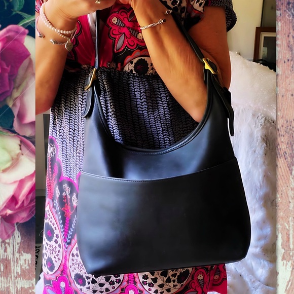 VINTAGE COACH LEGACY HOBO BAG
9058 - Picture 11 of 14